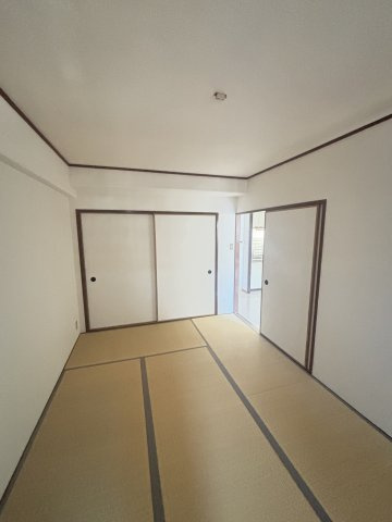 ライオンズマンション東園田の和室