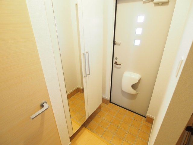 【玄関】 | ウィステリア　参番館 | ゆったりとした玄関です