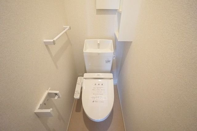 【トイレ】 | ラ・メゾンカプリス | 落ち着いた色調のトイレです