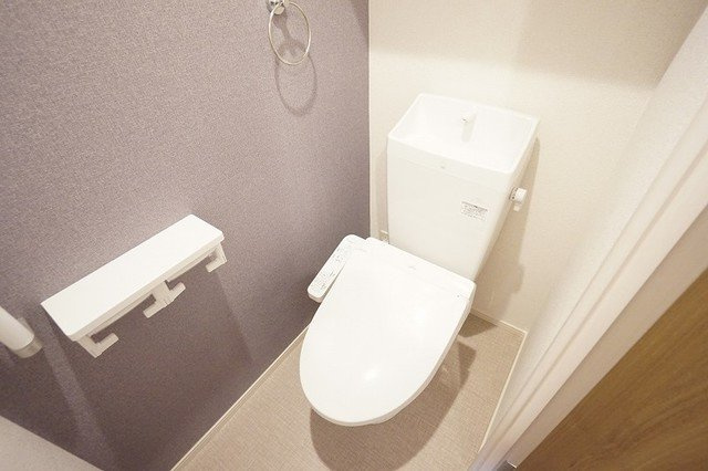 【トイレ】 | ニューレジデンス穴生 | 落ち着いたトイレです