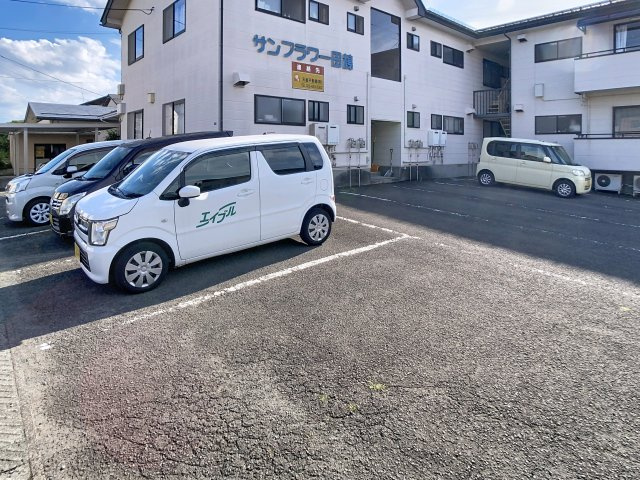 サンフラワー田鶴の駐車場