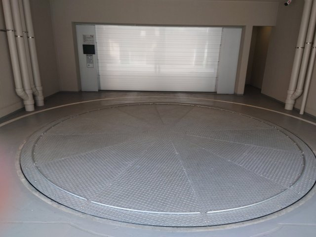 プライムメゾン入谷の駐車場
