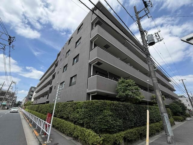 コスモ学芸大学の外観