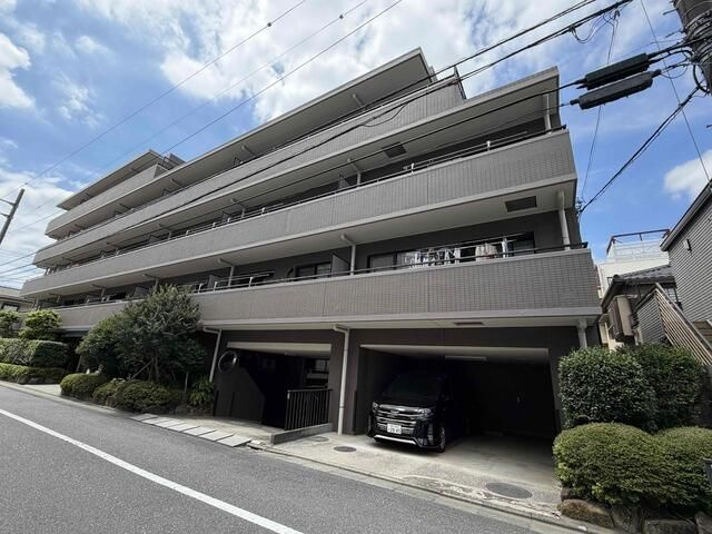 コスモ学芸大学の外観