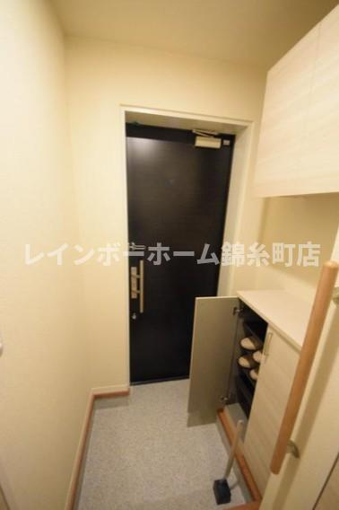 カーサグランデ本八幡の玄関