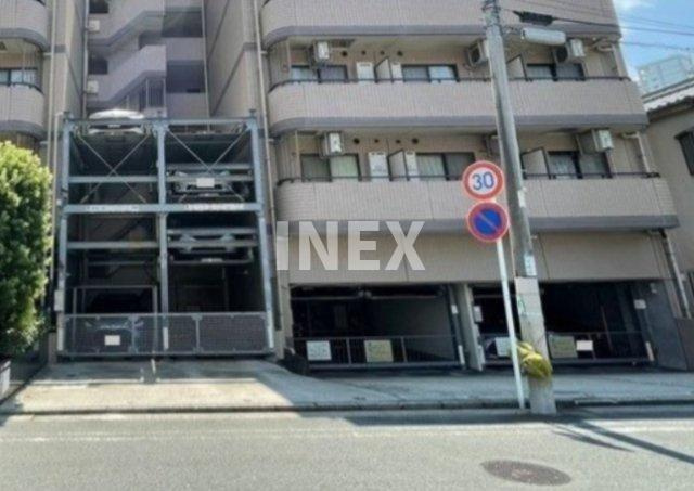 グリフォーネ横浜・西口の駐車場