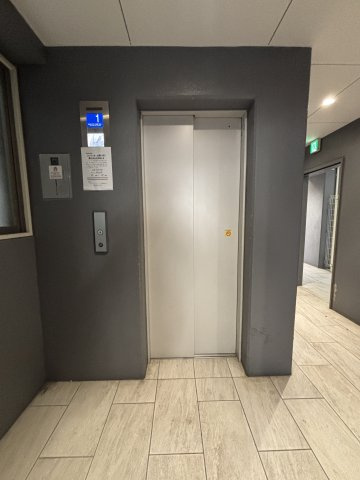 グランエクラ今宮戎の玄関