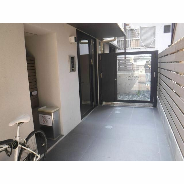 LEGALAND三軒茶屋のエントランス