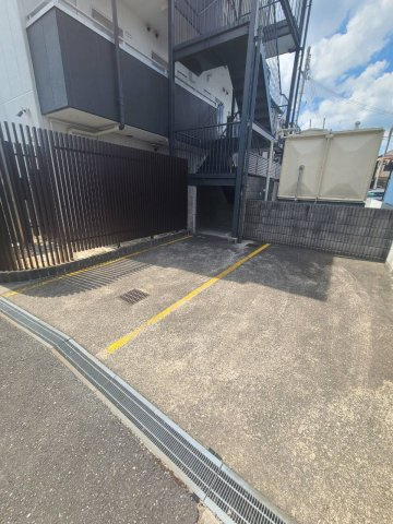 アルマーレの駐車場