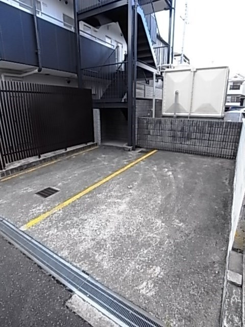 アルマーレの駐車場