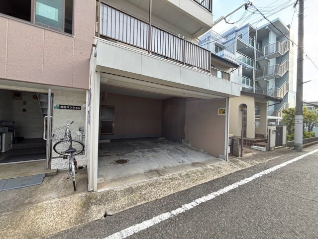 柳生マンションの駐車場