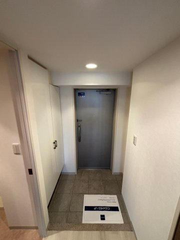 レジディア心斎橋ウエストの玄関