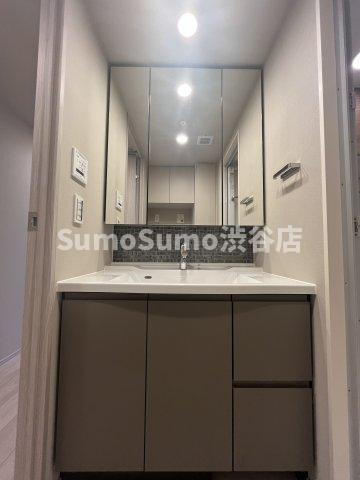 Brillia　ist　池尻大橋の洗面所|スペースが確保できる洗面所です