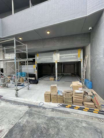 セレニテ神戸駅前アリエの駐車場