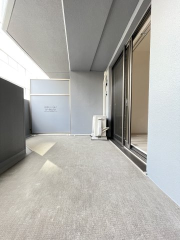 セレニテ神戸駅前アリエのバルコニー