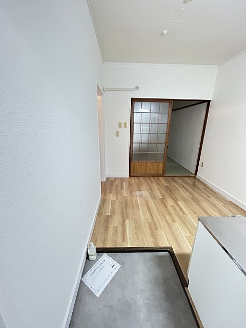 日興マンションの玄関