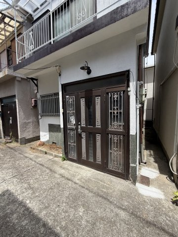 関守町戸建てのエントランス