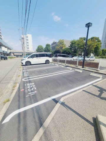 UR武庫川 19号棟の駐車場