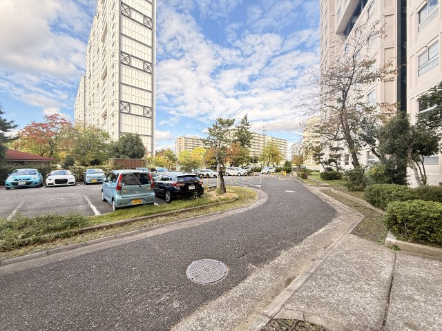 UR芦屋浜 4-1号棟の駐車場