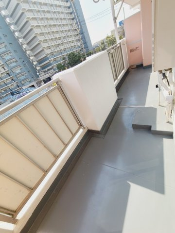 UR武庫川 27号棟のバルコニー