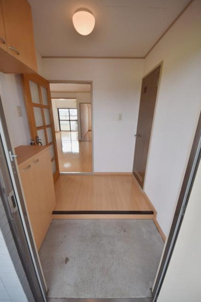日野市万願寺６丁目の賃貸マンションの玄関|※別号室参考写真です