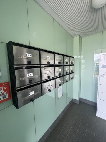 日野市万願寺６丁目の賃貸マンションのエントランス