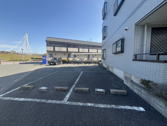 日野市万願寺６丁目の賃貸マンションの駐車場