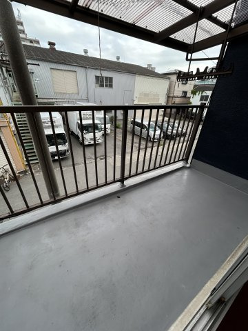 東難波町５丁目テラスハウスのバルコニー