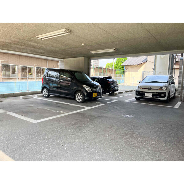 ジョワ・アバンセの駐車場