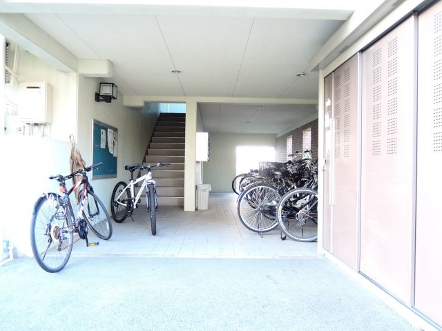 高槻市古曽部町２丁目の賃貸マンションのエントランス