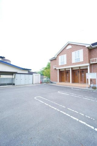 ＲＯＳＥＭＡＲＹの駐車場