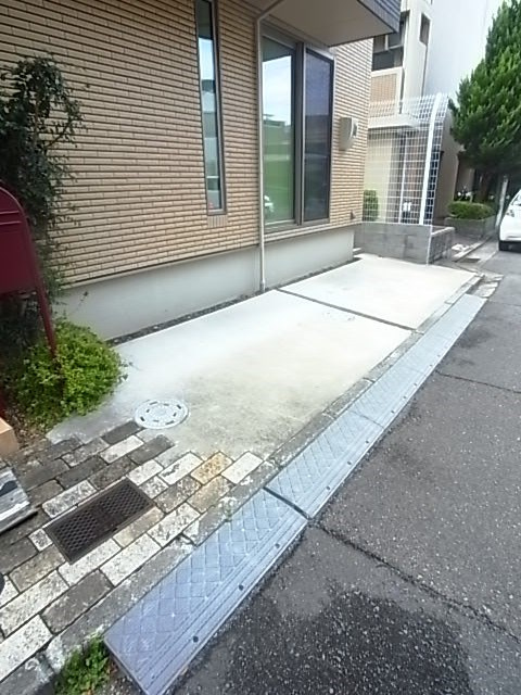 浜甲子園2丁目戸建貸家の駐車場