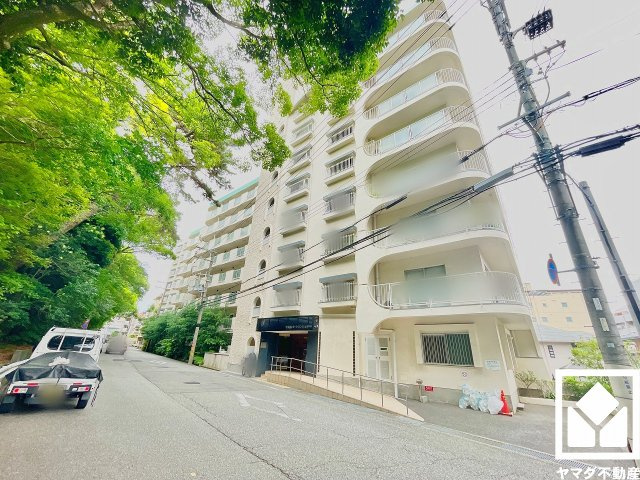 甲東園パークマンションのその他|西側には道路挟んで「上甲東園1号緑地」があり、四季の移り変わりが感じられる緑豊かな景観です。落ち着いた雰囲気の中でゆとりある毎日をお過ごしいただけます。