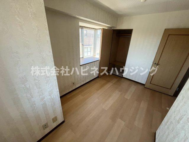 INSURANCE(インシュランス)BLDG.(ビルディング)ⅩⅢ(サーティーン)河原塚の洋室|角の洋室5帖※エアコン付けられません