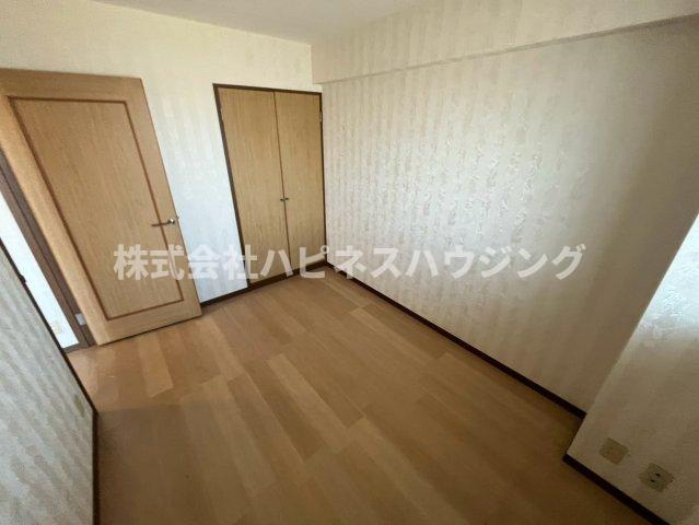 INSURANCE(インシュランス)BLDG.(ビルディング)ⅩⅢ(サーティーン)河原塚の洋室