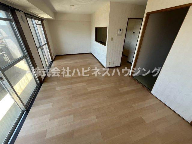 INSURANCE(インシュランス)BLDG.(ビルディング)ⅩⅢ(サーティーン)河原塚の居間・リビング