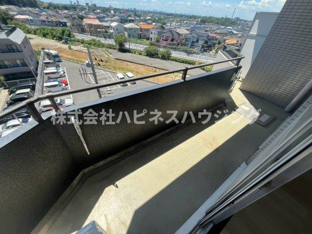 INSURANCE(インシュランス)BLDG.(ビルディング)ⅩⅢ(サーティーン)河原塚のバルコニー