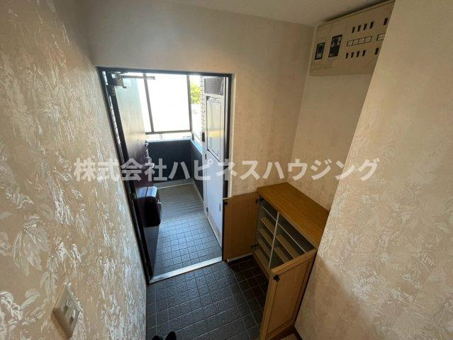 INSURANCE(インシュランス)BLDG.(ビルディング)ⅩⅢ(サーティーン)河原塚の玄関