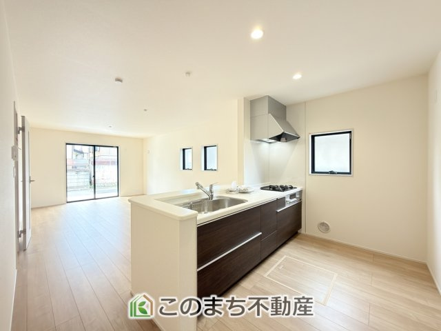 LiveleGarden.S宇都宮市鶴田町第24のキッチン|人気の対面式キッチン☆料理をしながらご家族とコミュニケーションが取れます♪