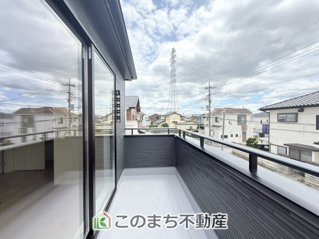 LiveleGarden.S宇都宮市鶴田町第24のバルコニー|南向きの大型バルコニーは陽当り良好で、たっぷりのお洗濯物もよく乾きます！
