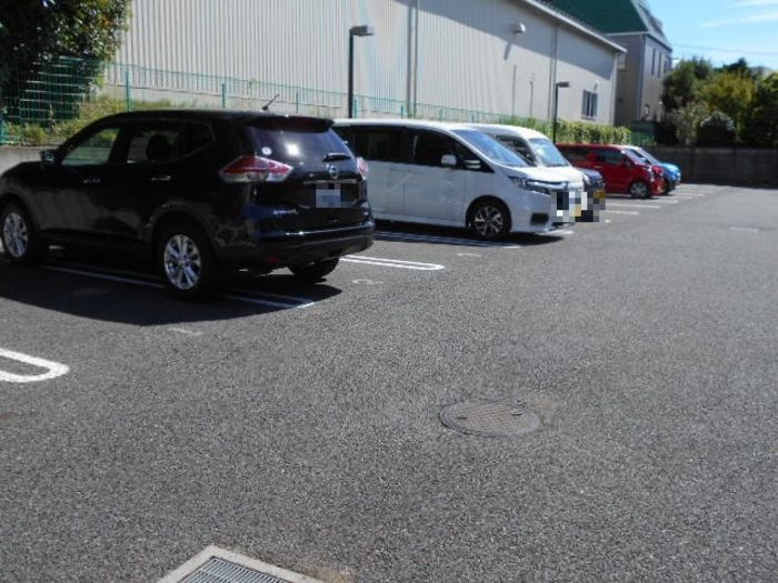 リビングタウン南花島　Ｃの駐車場