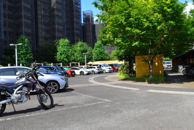 国立市富士見台４丁目の中古マンションの駐車場
