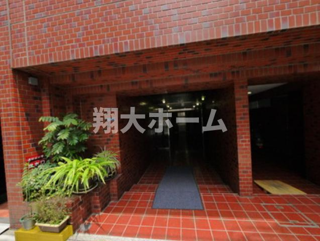 グランドメゾン新宿東のエントランス