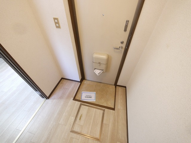 ハイツ萩の玄関