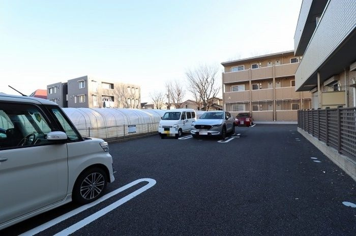 リヴェール　Ａの駐車場