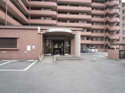 ダイアパレス東海田の駐車場