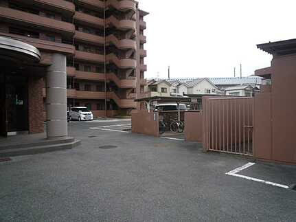 ダイアパレス東海田の駐車場