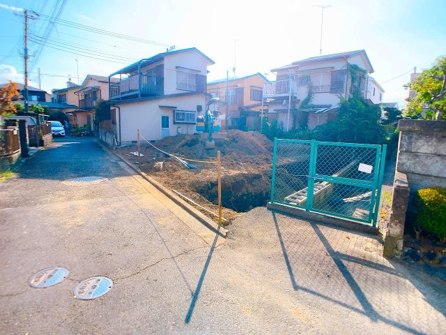【前面道路含む現地写真】 | ◇◆小田原市東町3丁目 新築戸建◆◇ | 周辺は交通量少なく小さなお子様がいるご家族も安心！また徒歩10分圏内に小中学校があります！