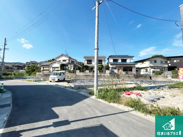 ●生駒郡平群町吉新　第3期　新築一戸建ての前面道路含む現地写真|周辺は落ち着いた街並みの住宅地！子育てがしやすい住環境です！まだ未完成ですが、現地でしかわからない事もございます。是非一度ご覧ください。