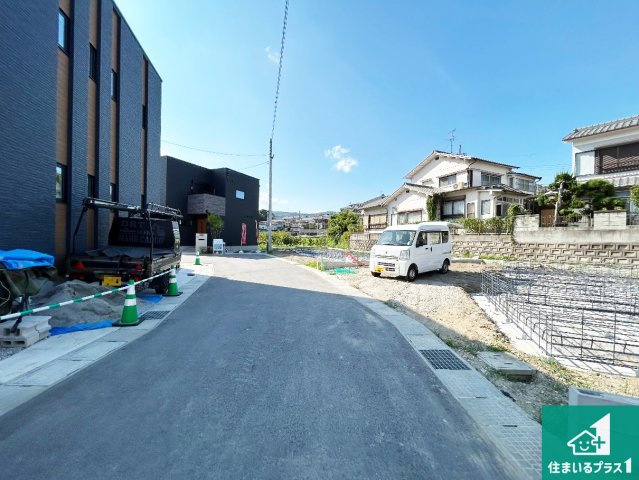 ●生駒郡平群町吉新　第3期　新築一戸建ての前面道路含む現地写真|周辺は落ち着いた街並みの住宅地！子育てがしやすい住環境です！まだ未完成ですが、現地でしかわからない事もございます。是非一度ご覧ください。